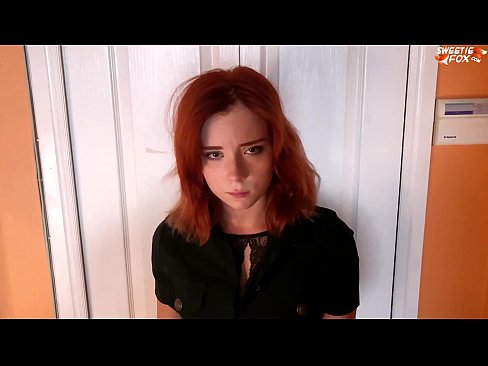 ❤️ O garda de seguridade castigou a unha muller bonita por roubo en tenda - Cum Na Boca ❤️ Vídeo porno en nós