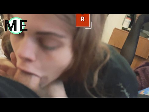 ❤️ Palo de garganta, pantalóns rasgados e tacóns rasgados agradable de coñecer ❤️ Vídeo porno en nós